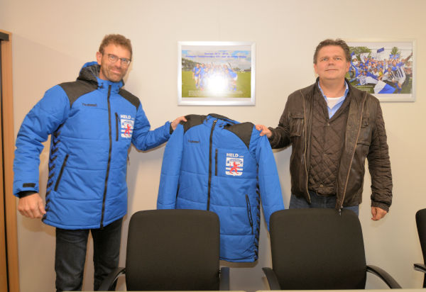 Foto: Sponsor Van Helden schenkt winterjassen