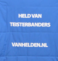 Foto: Sponsor Van Helden schenkt winterjassen